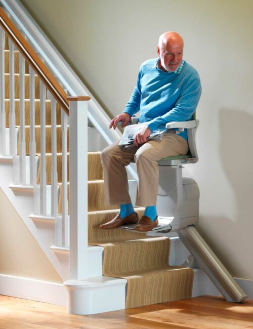 chaise-escalier-homme-1